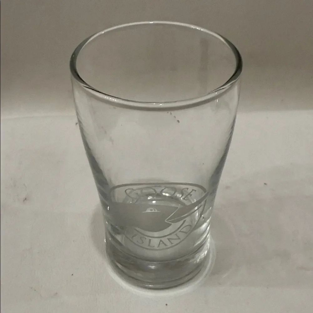 Goose Island Brewing Chicago 6 Oz Clear Glass Bar Accessory 4 In Tall 2 In Round
